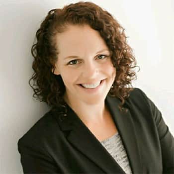 Amanda Wagner Headshot